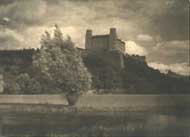 Willibburg dunkel vor hell